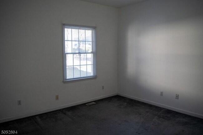 Building Photo - 31 Caldwell Rd