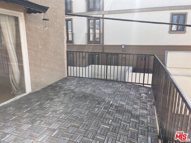 Foto del edificio - 133 S Elm Dr