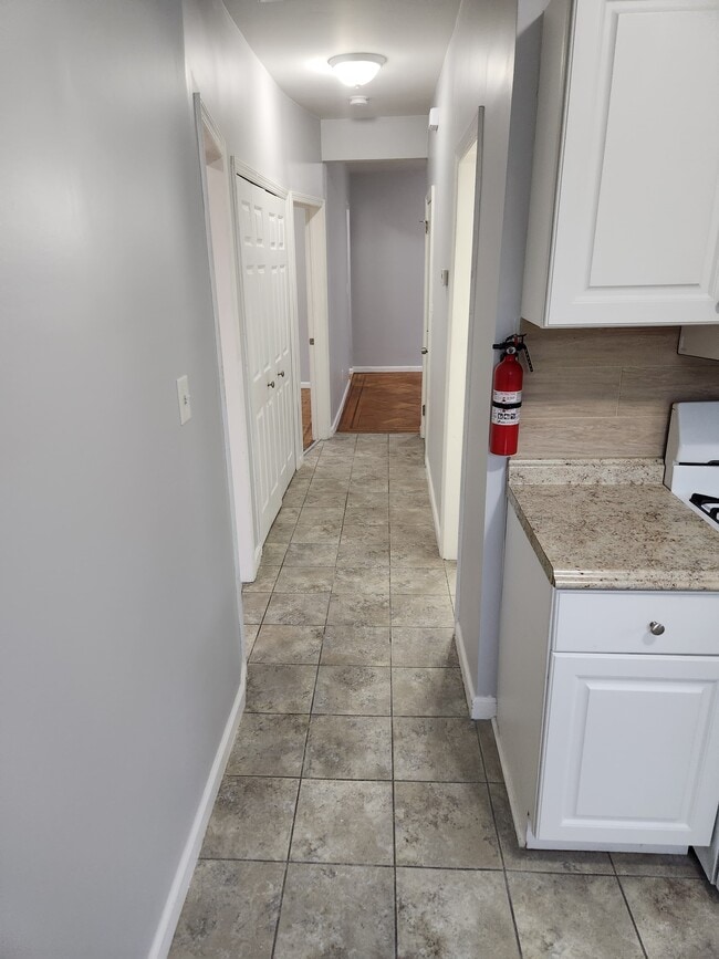 Building Photo - 57 Condict St