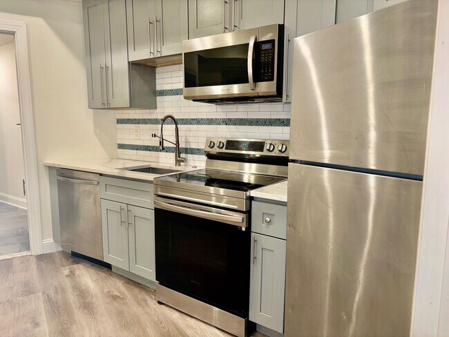 Foto del edificio - 6601 Ridge Ave