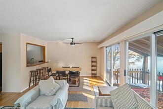 Building Photo - 22 Pine Ct