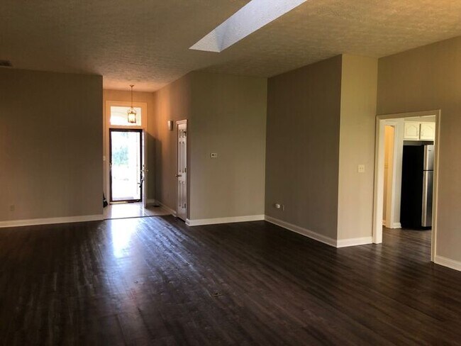 Foto del edificio - Spacious 3 Bedroom Ranch in Great Carmel Location!