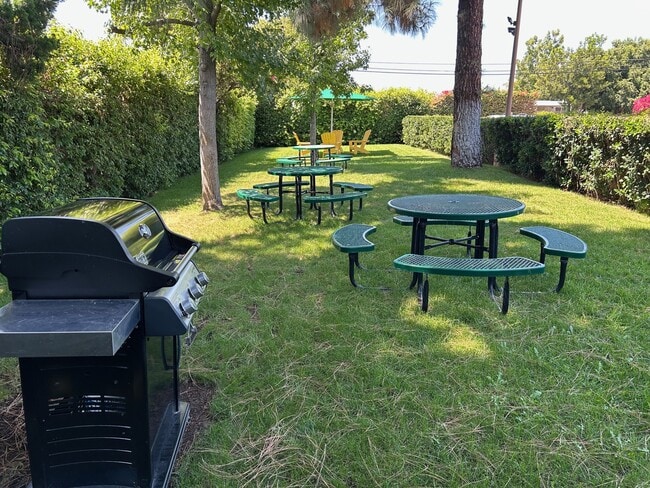 Building Photo - 253 Orlando St