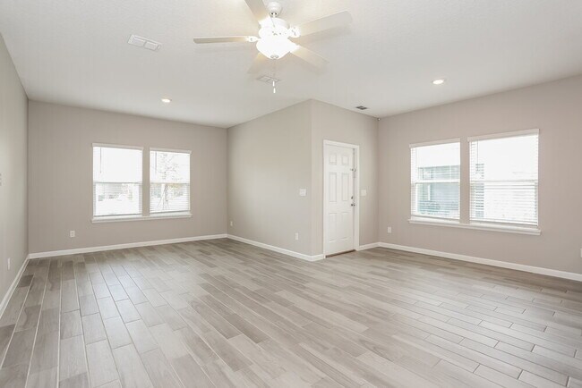 Foto del edificio - 1325 Grassland Ave