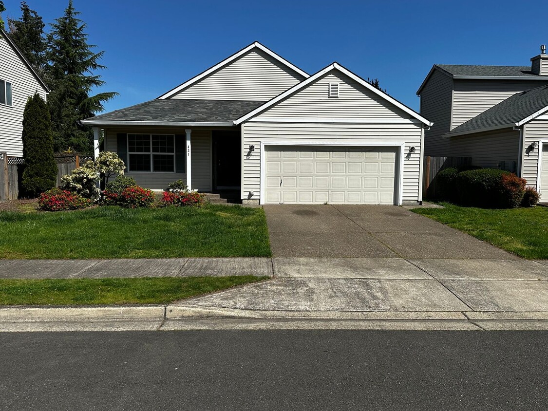 Foto principal - Recently Remodeled Three Bedroom, Two Bath...