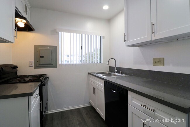 Foto del edificio - 271 S Ventura Road Unit 298