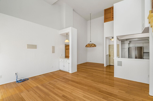 Building Photo - 5420 Sylmar Ave