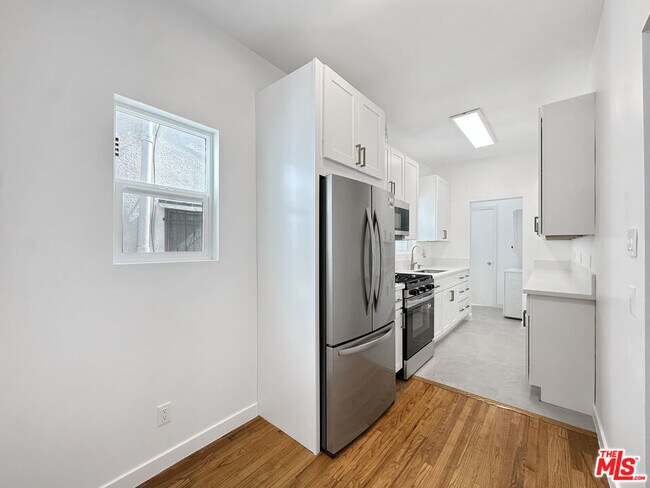 Foto del edificio - 5934 Willoughby Ave