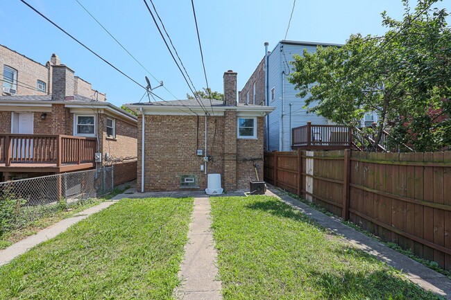 Foto del edificio - 1712 N Springfield Ave