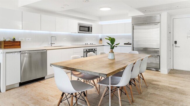 Building Photo - 102 24th St