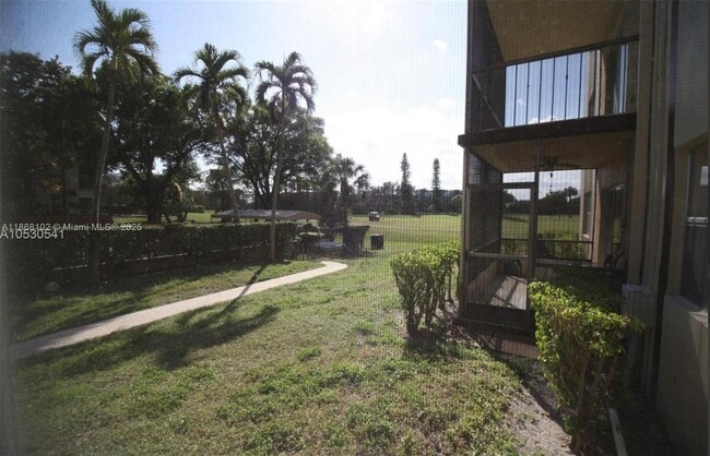 Foto del edificio - 6361 N Falls Cir Dr