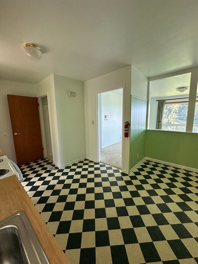 Foto del edificio - COMING SOON! - 3 Bed 1 Bath Home