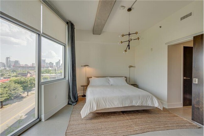 Foto del edificio - 2115 Yeaman Pl