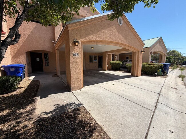 Foto del edificio - 605 Benicia Ln