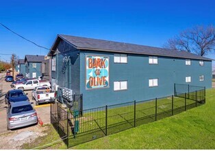 Building Photo - 2211 S Vernon Ave