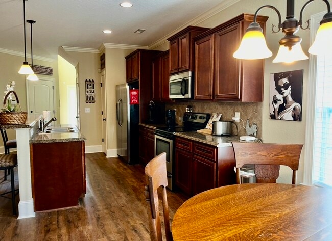 Building Photo - 1924 Leighton Dr