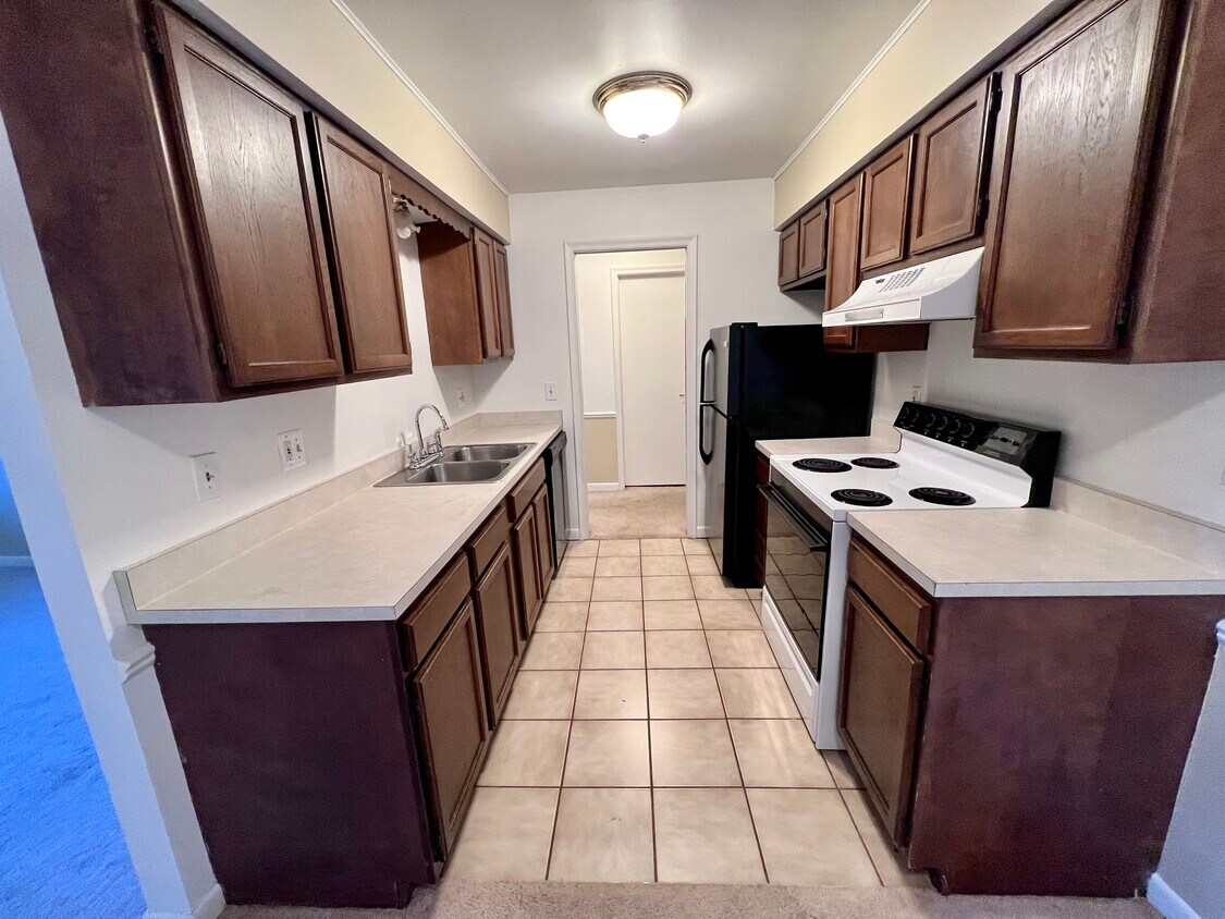 Primary Photo - 6165 Innkeepers Ct