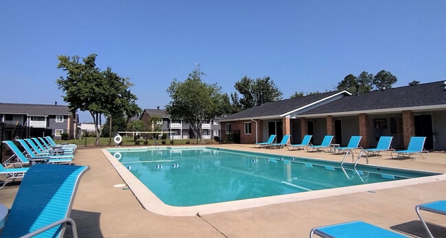 Building Photo - The Retreat at Eddins Apartments