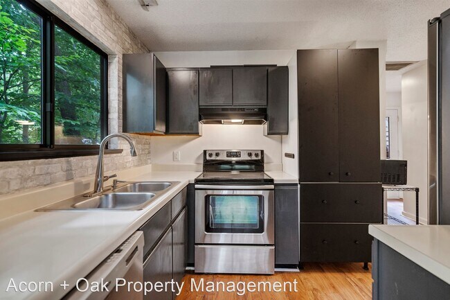 Building Photo - 3 br, 3 bath House - 112 S. Peak
