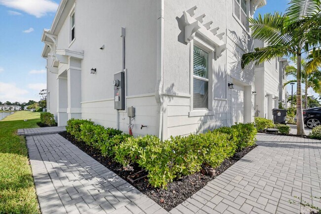 Foto del edificio - 4645 Meyerson Pl