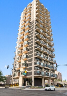 Foto principal - 6166 N Sheridan Rd