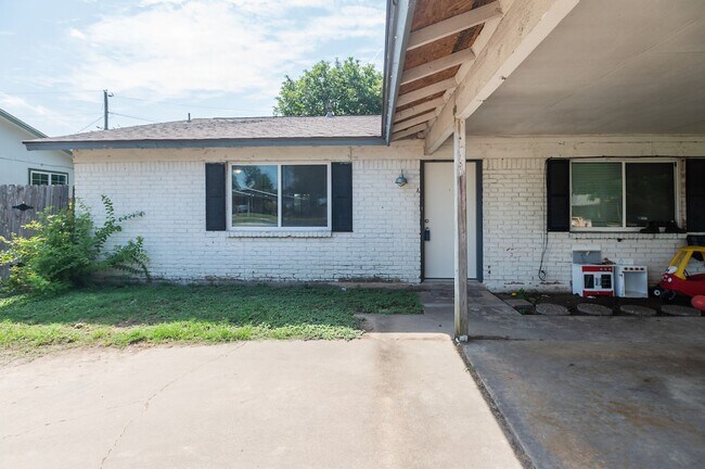 Building Photo - 11209 Renel Dr