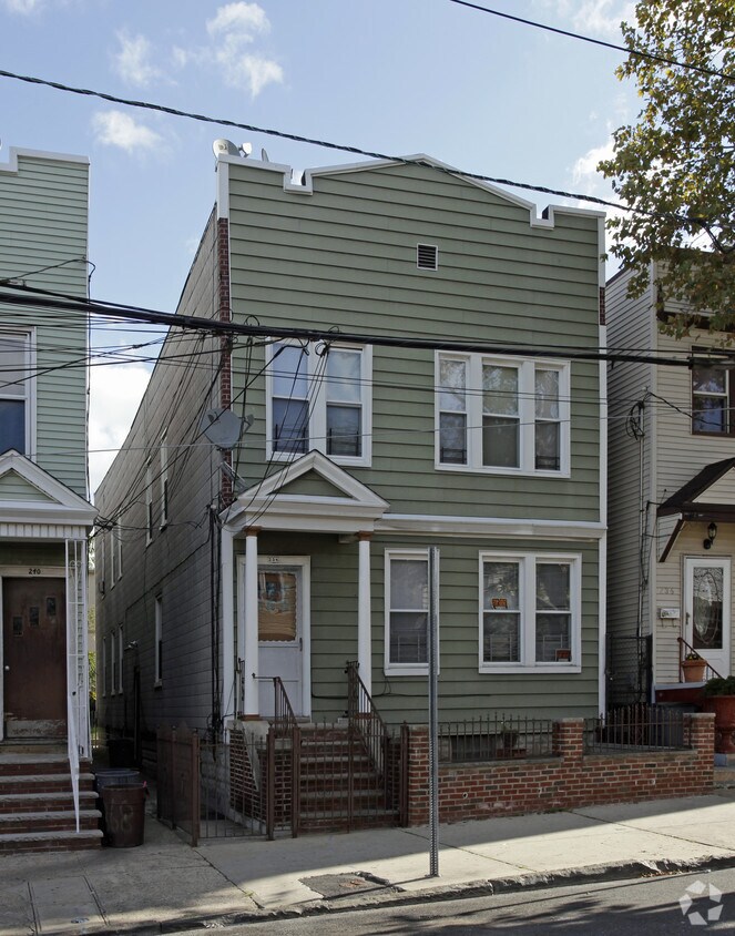 Primary Photo - 238 Linden Ave