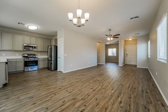Building Photo - 8448 W Green Kingfisher Ln