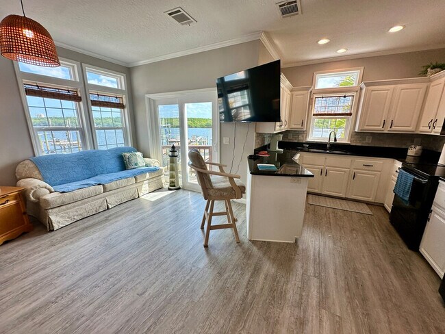 Building Photo - 619 Nettles Blvd
