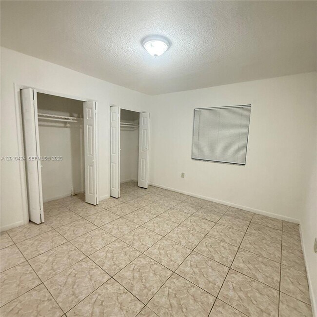 Foto del edificio - 1735 NE 164th St