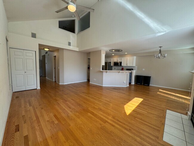 Foto del edificio - Beautiful 3 bedroom, 2.5 bathroom home in ...
