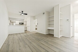 Building Photo - 2626 Holly Hall St
