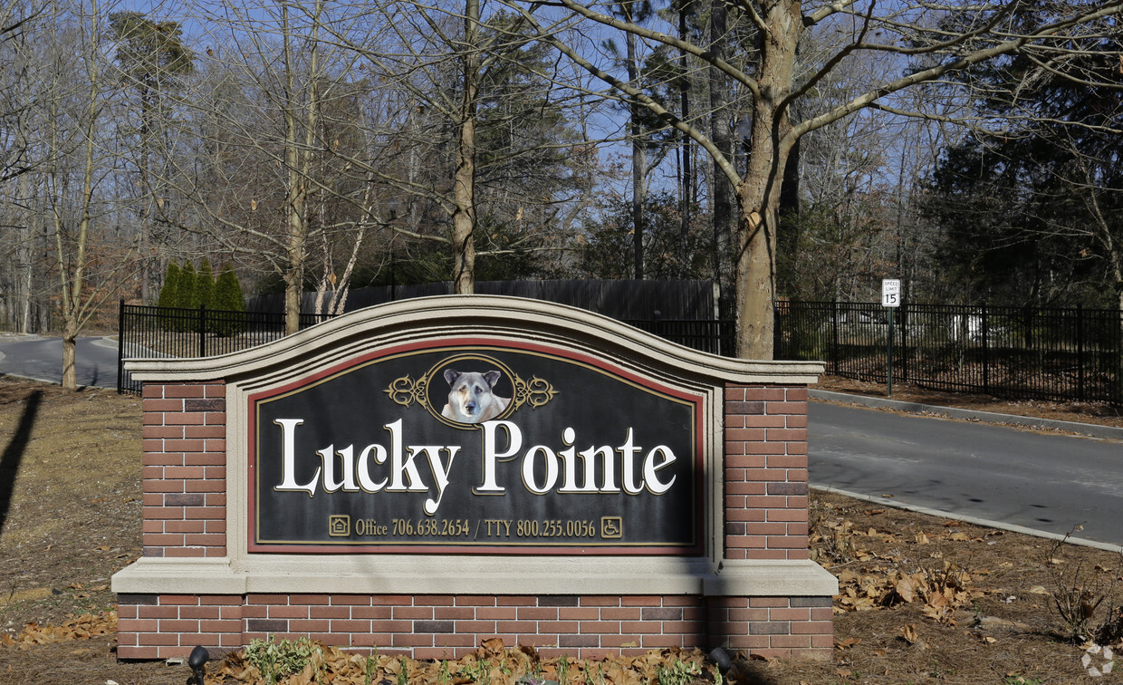 Foto principal - Lucky Pointe Apartments 55+