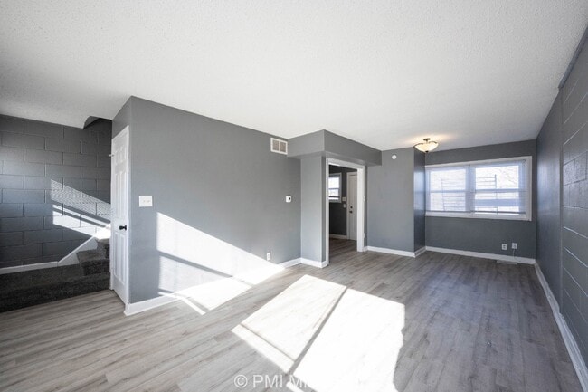 Photo - Charming 2 Bed, 1 Bath Apartment in Indianapolis - Don't Miss Out!