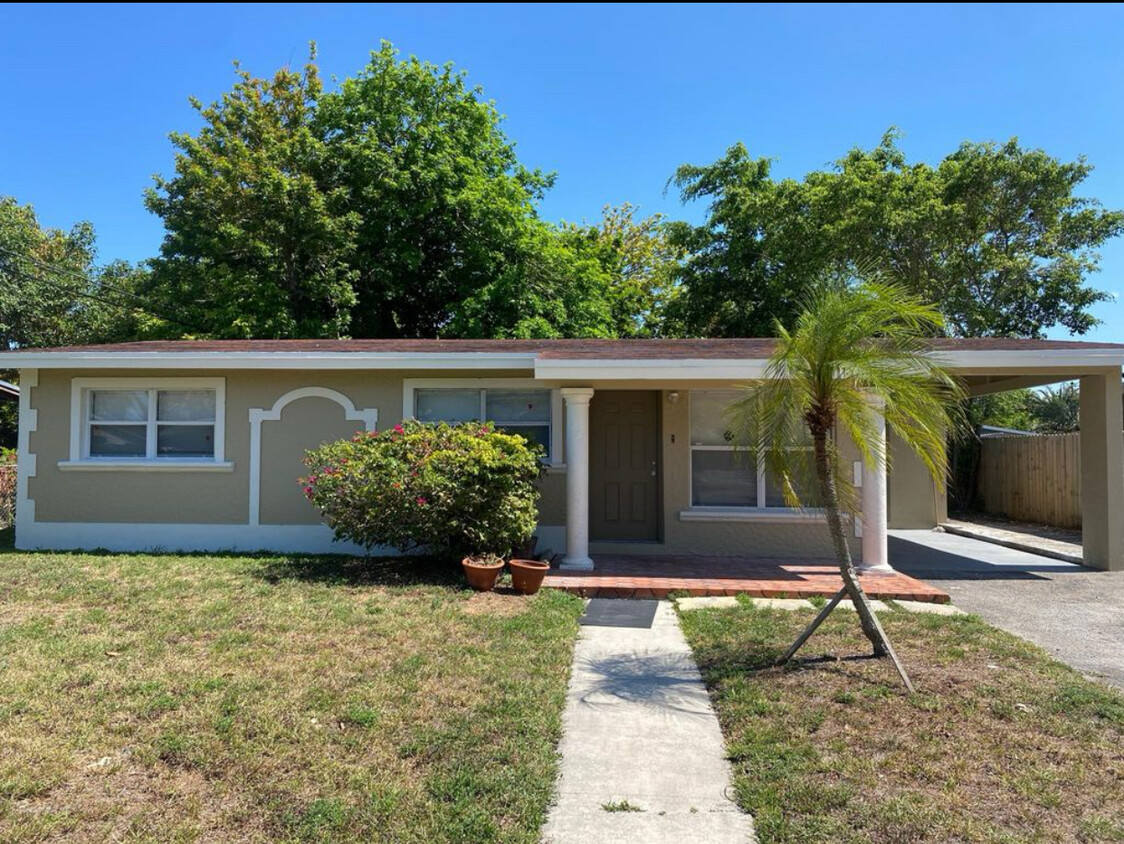 Foto principal - 1512 NW 18th Ct