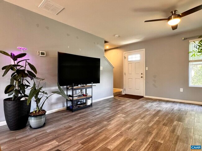 Foto del edificio - 155 Richards Ct