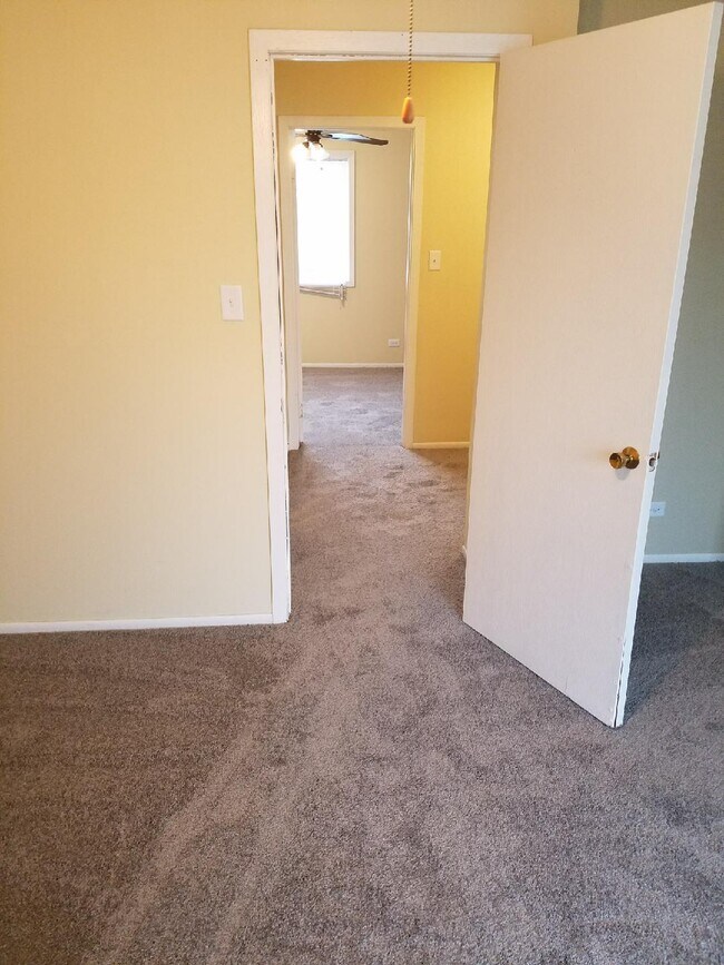 Foto del edificio - 487 Meadow Green Ln
