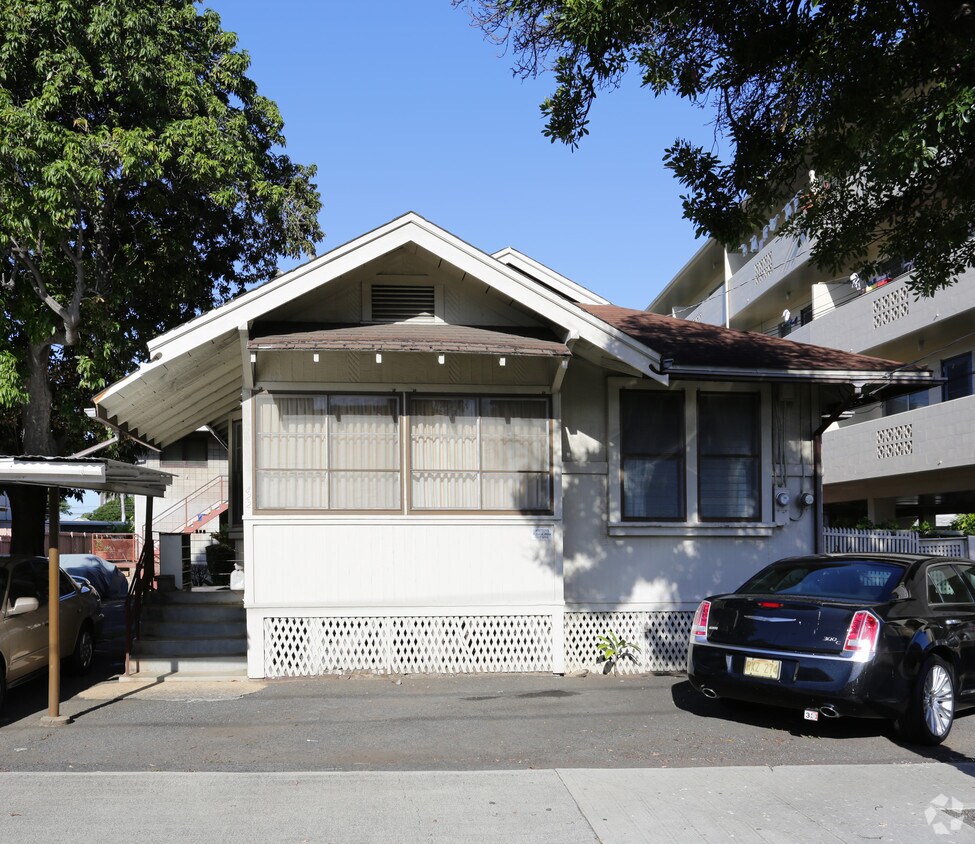 Building Photo - 822 Birch St