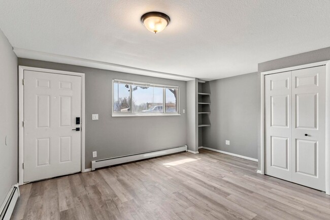 Building Photo - Beautifully renovated 2 bedroom with washe...