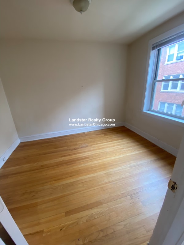 Building Photo - 2346 W Touhy Ave