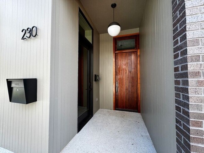 Building Photo - Luxury in the Heart of Huntsville