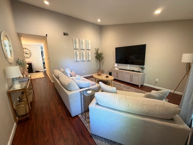 Foto del edificio - 286 Hummingbird Ct
