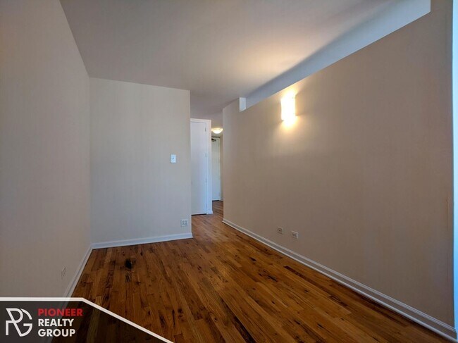 Foto del edificio - 4600 N Clarendon Ave