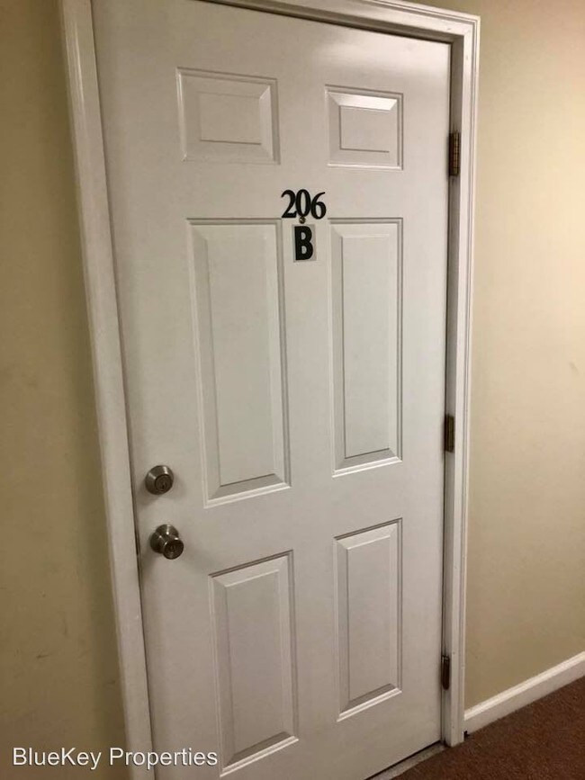 Foto del edificio - 206 N 3 Notch St