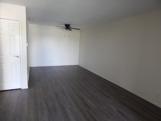 Foto del edificio - 2825 N Los Felices Rd