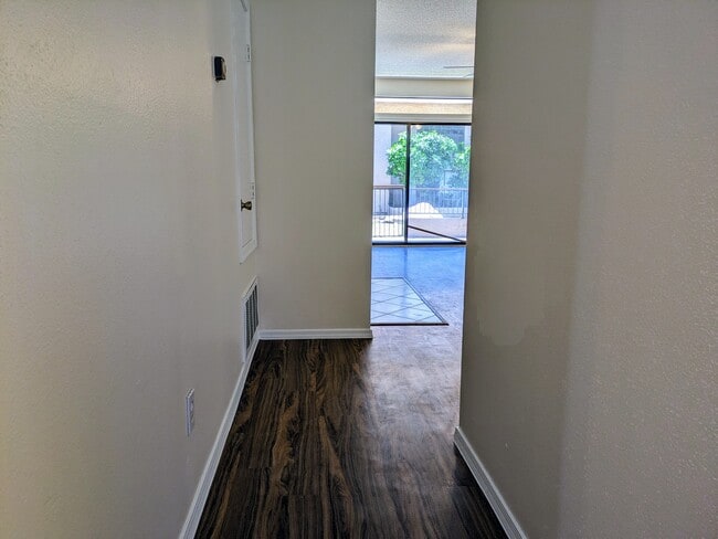 Building Photo - 6550 N 47th Ave