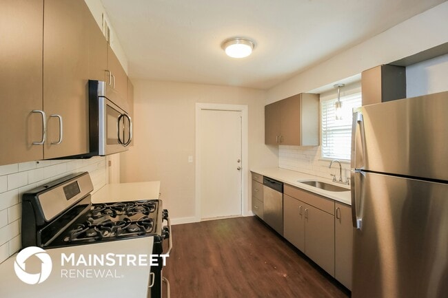 Building Photo - 1828 Sunrise Dr