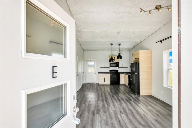 Building Photo - 1310 FM 487
