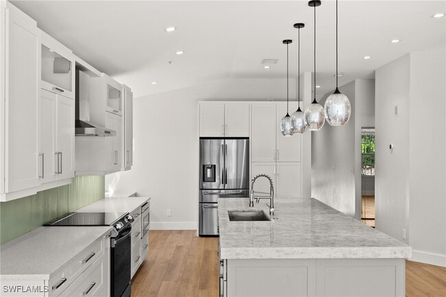 Foto del edificio - 6923 Satinleaf Rd N