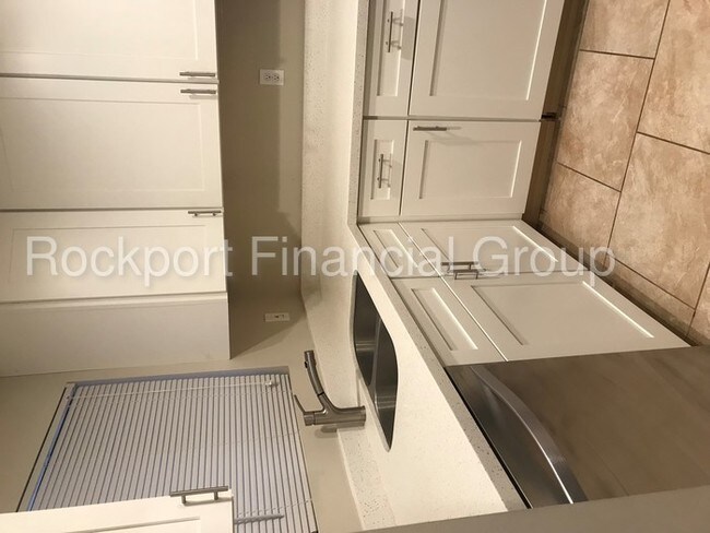 Foto del edificio - One Bedroom Apartment Close to Downtown!